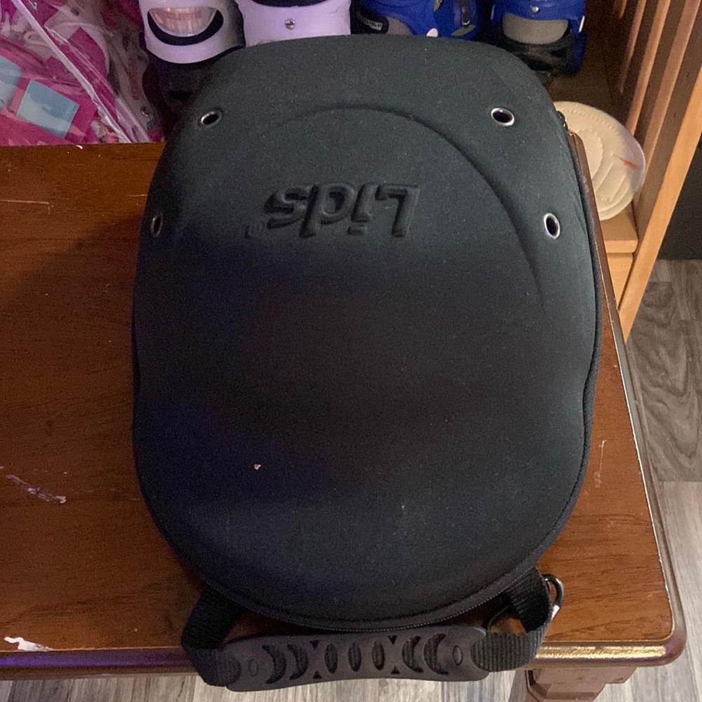 Mens  hat carrier